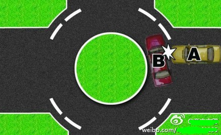 機動車通過環形路口，應當按照導向箭頭所示方向行駛