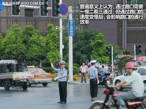 紅燈停 綠燈行 該如何通過交通信號燈