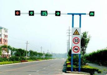 如何看清信號燈、標牌與標線