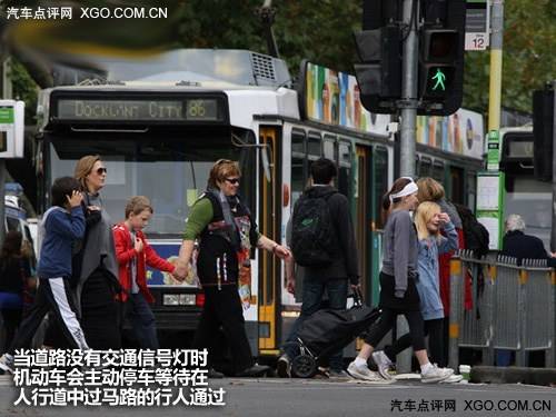 紅燈停 綠燈行 該如何通過交通信號燈