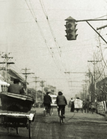 中國(guó)60年代的街頭交通信號(hào)燈