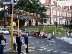 紅燈停 綠燈行 該如何通過交通信號燈