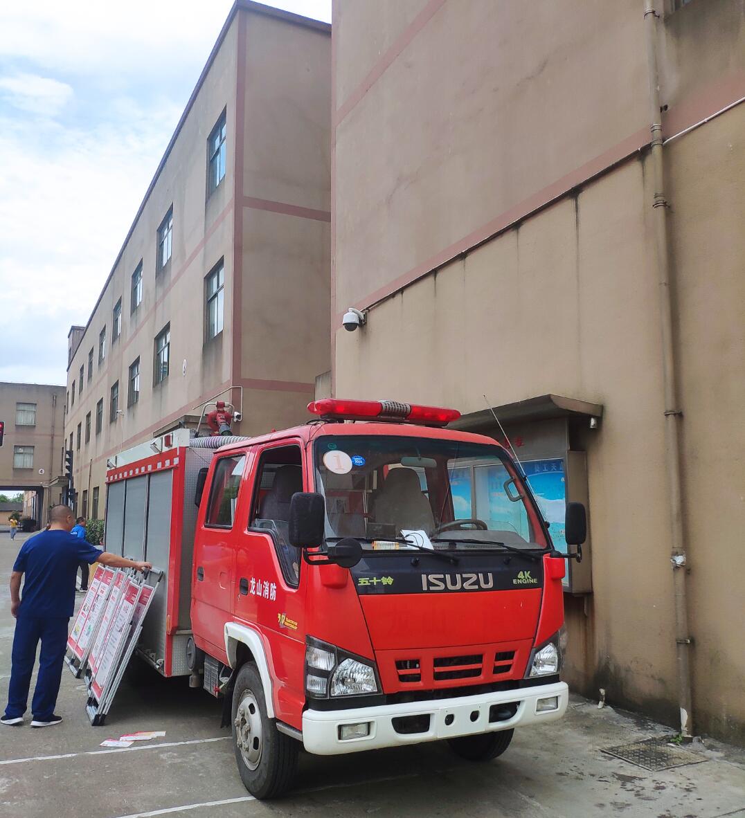 最近慈溪消防來到公司進行消防安全宣傳，確保企業生產安全