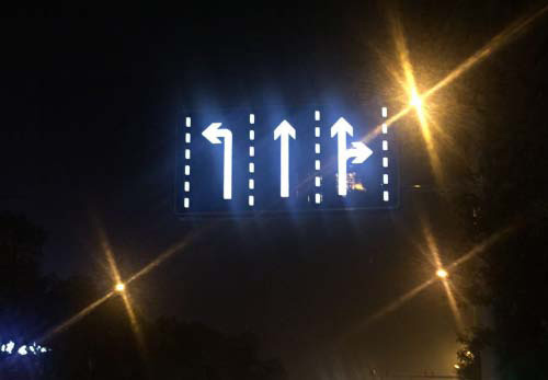 LED主動(dòng)發(fā)光道路交通指路標(biāo)志牌
